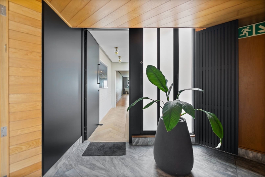2 Bedroom Property for Sale in Sea Point Western Cape